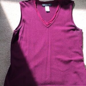 Jones New York Women's Sleeveless Burgundy Tank Top, Size M.
